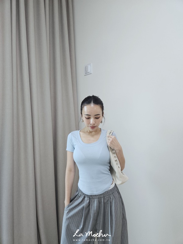 下擺圓弧U領坑條上衣